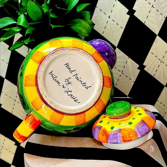 Milson & Louis Hand-Painted Ceramic Teapot – Whimsical Floral Design - Picture 9 of 14